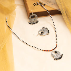 Eykaa Glorious Elite: Black Onyx, White & Red Jade Necklace With Earrings