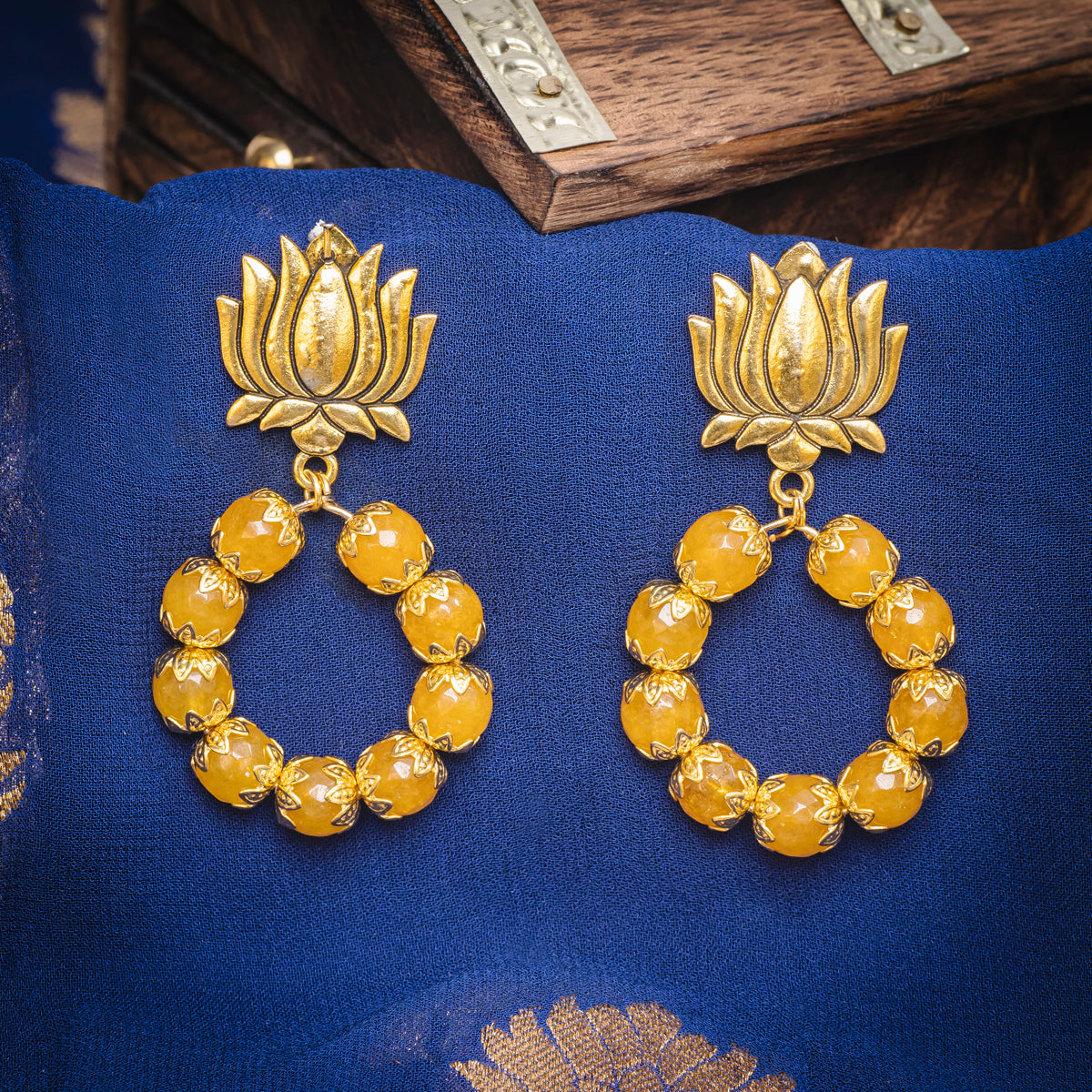 Eykaa FACETED YELLOW JADE, WITH GOLDEN LAVA. NECKLACE WITH EARRINGS