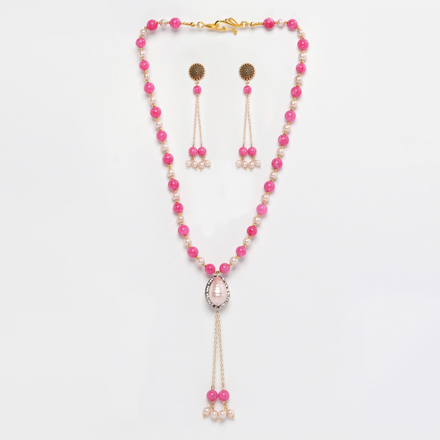 Eykaa Pink Jade With Shell Pearl Necklace With Earrings On A White Background.