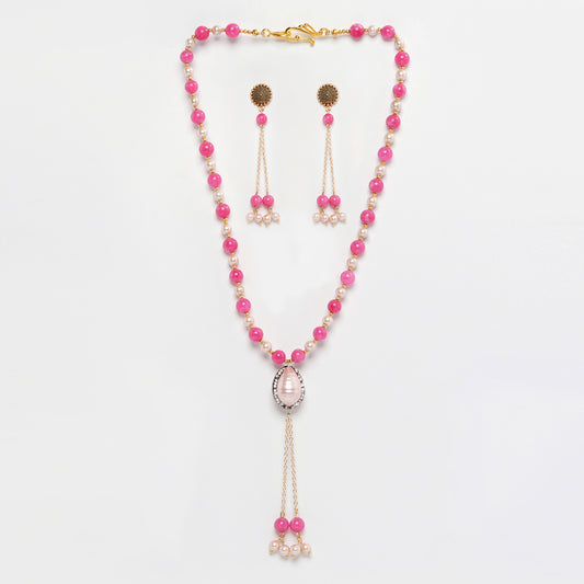 Eykaa Pink Jade With Shell Pearl Necklace With Earrings On A White Background.