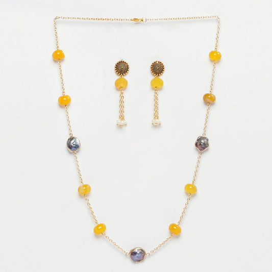 Eykaa Yellow Agate With Freshwater Pearl Necklace And Earrings On A White Background.