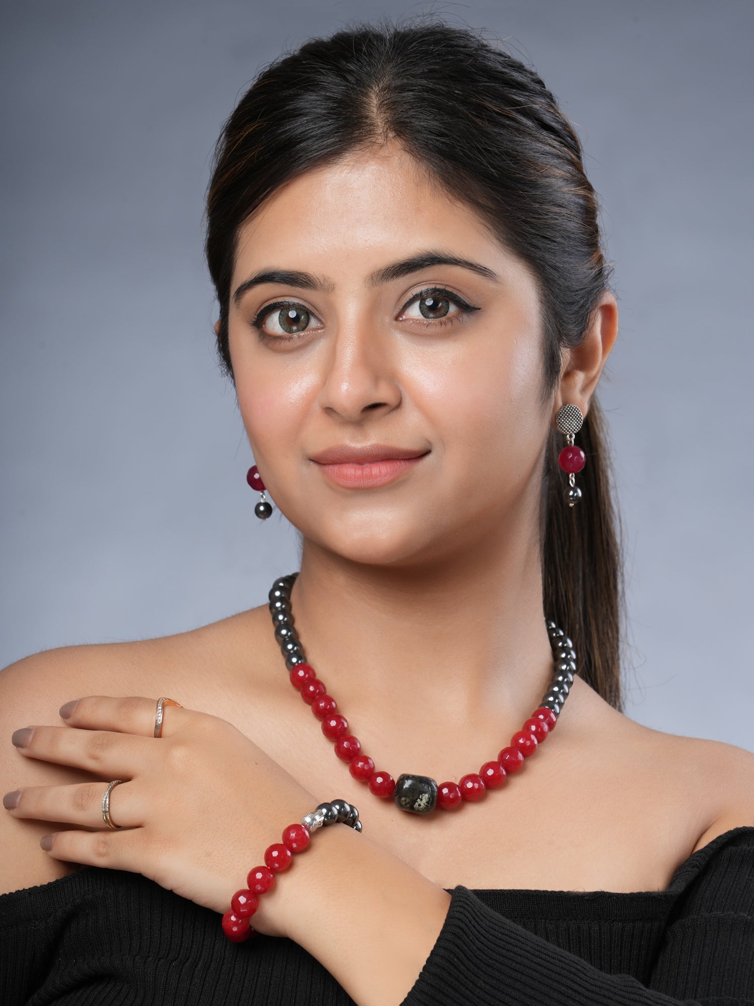 Girl Model Wearing Eykaa Jade With Black Tourmaline And Hematite Necklace With Earrings And A Bracelet. 
Eykaa
stone jewellery
womens jewellery
earing for women
bracelet for women
necklace for women
jewellery stores