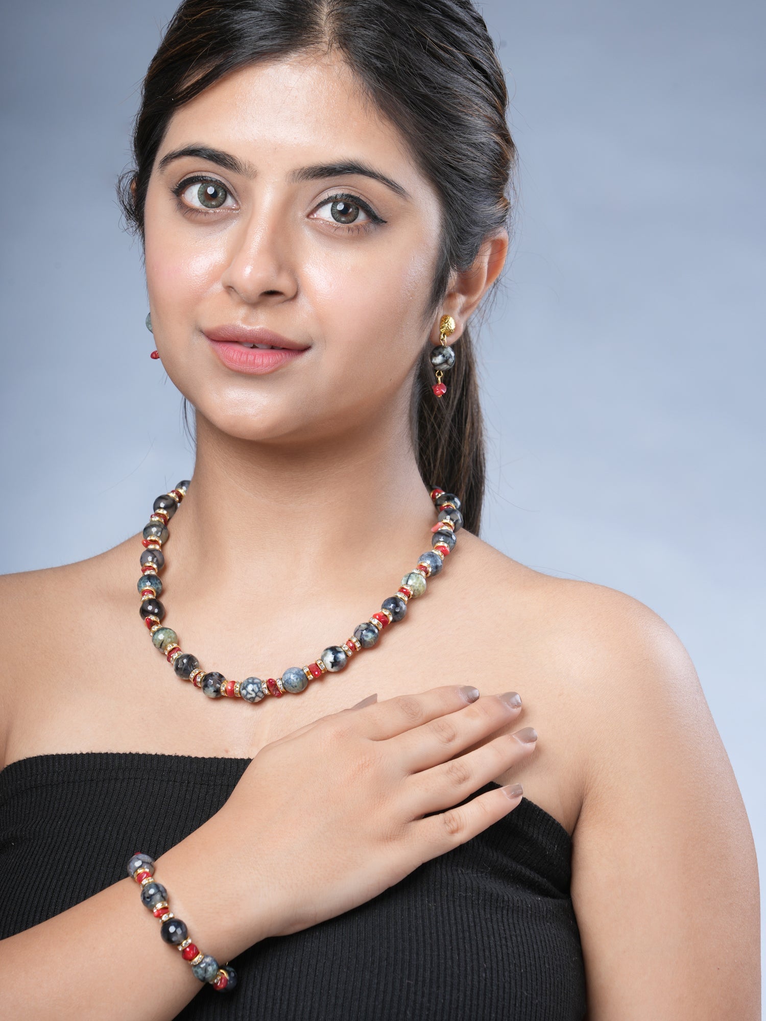 Girl Model Wearing Eykaa Agate With Coral  Necklace With Earrings And A Bracelet.