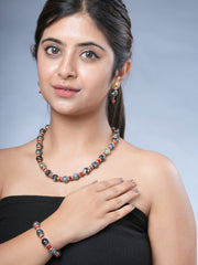 Girl Model Wearing Eykaa Agate With Coral  Necklace With Earrings And A Bracelet.
