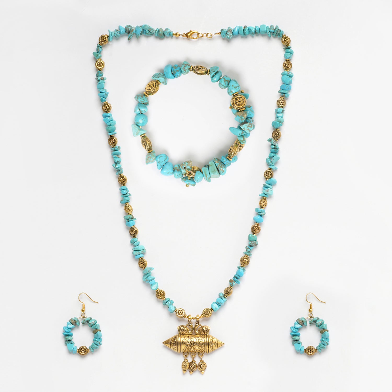 FIROZA, WITH GOLDEN PENDENT NACKLACE  WITH EARRINGS.