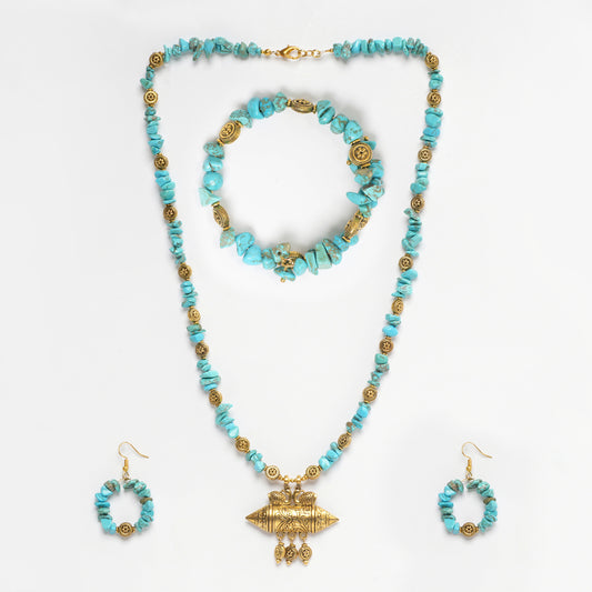 FIROZA, WITH GOLDEN PENDENT NACKLACE WITH EARRINGS.