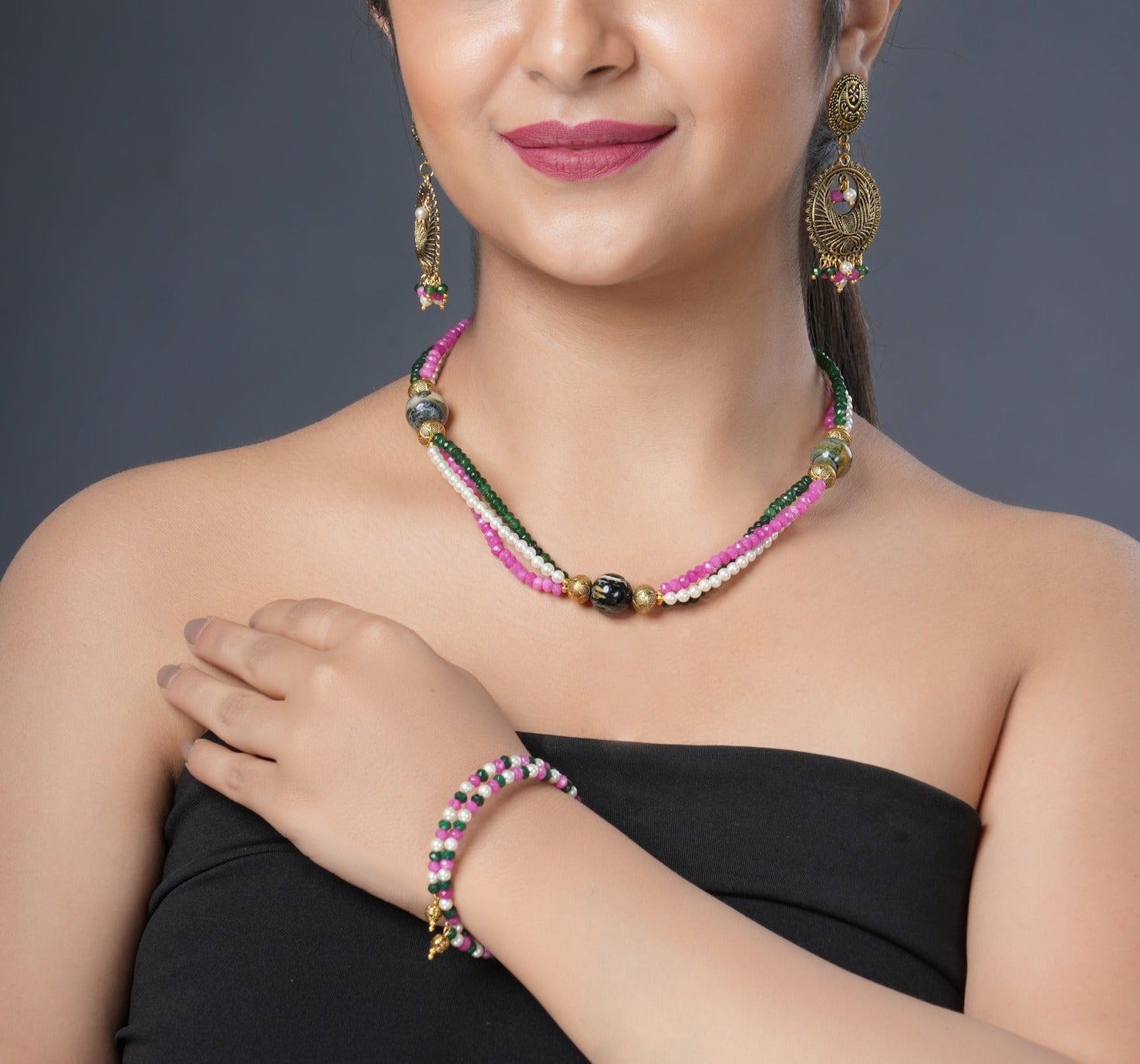 Girl Model Wearing Eykaa Jade With Agate And Shell Pearl Necklace With Earrings And A Bracelet.