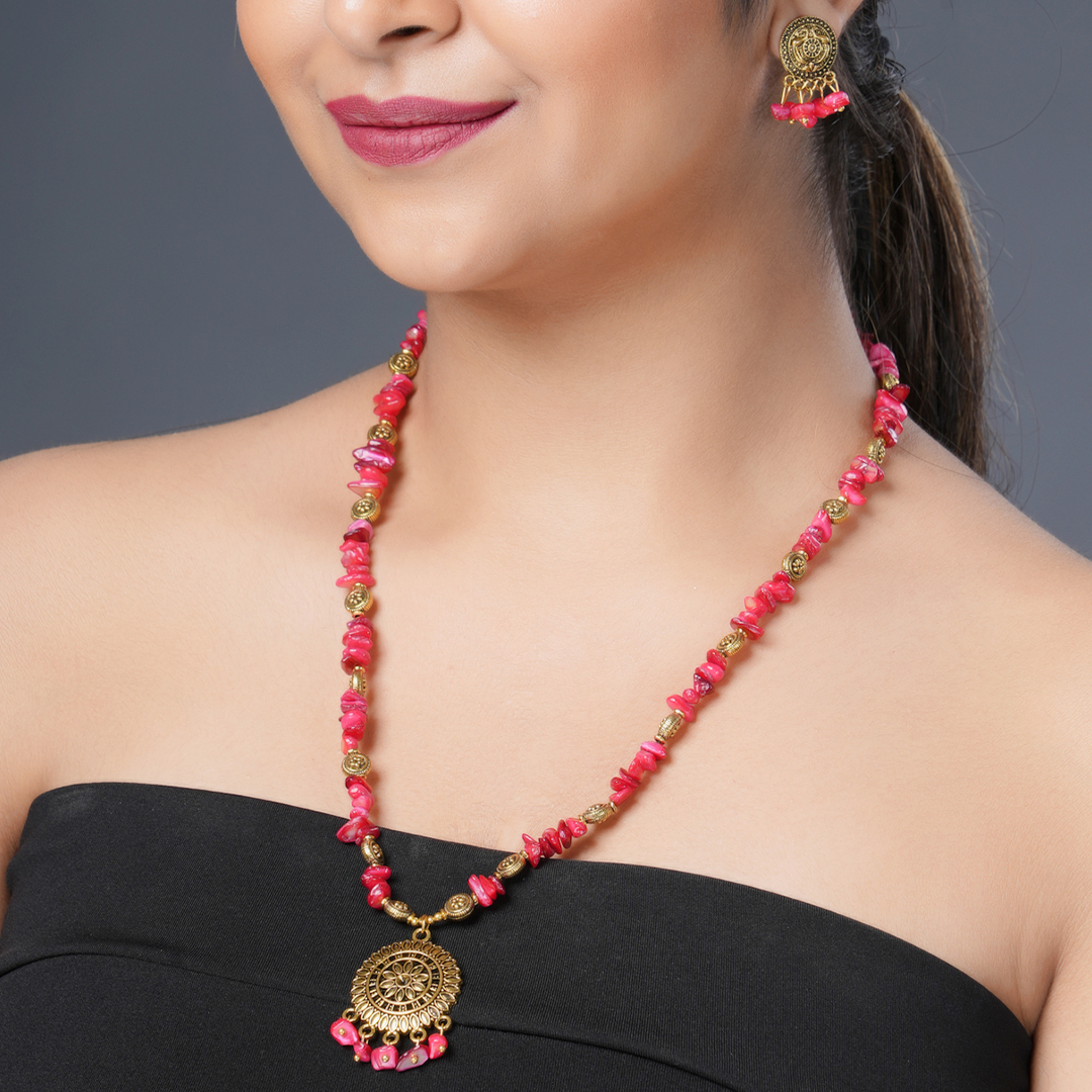 Girl model wearing Eykaa necklace and earrings features red mother of pearl semi precious stone
