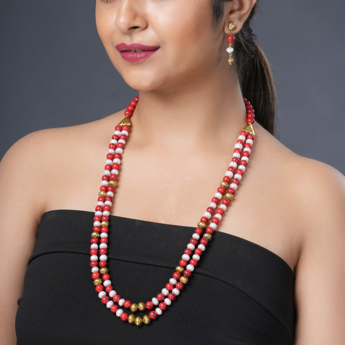 Girl Model Wearing Eykaa Red Howlite And Freshwater Pearl Necklace With Earrings.