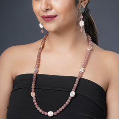 Girl Model Wearing Eykaa Strawberry Quartz And Freshwater Pearl Necklace With Earrings.
Eykaa
stone jewellery
womens jewellery
earing for women
bracelet for women
necklace for women
jewellery stores