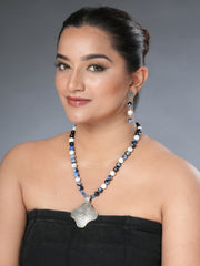 Eykaa Glorious Grace: Agate & White Howlite Necklace With Earrings