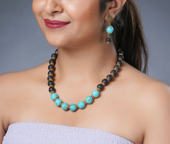 Girl Model Wearing Eykaa Firoza And Lava With Golden Charms Necklace With Earrings.