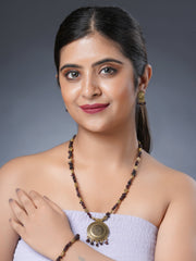 Girl model wearing Eykaa necklace, earrings and bracelet set that features garnet semi-precious stone with golden charms