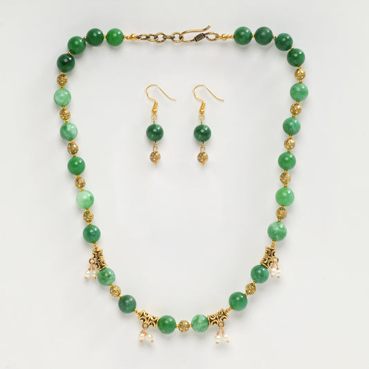 Eykaa Illuminate Vibes: Green Jade, Shell Pearls Necklace With Earrings Set