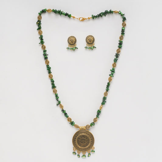 Eykaa Glorious Green: Green Mother of Pearl Necklace With Earrings