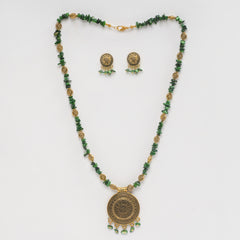 Eykaa Glorious Green: Green Mother of Pearl Necklace With Earrings