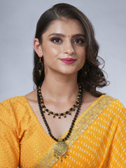 Eykaa Glorious Wonder: Black Faceted Jade Earrings