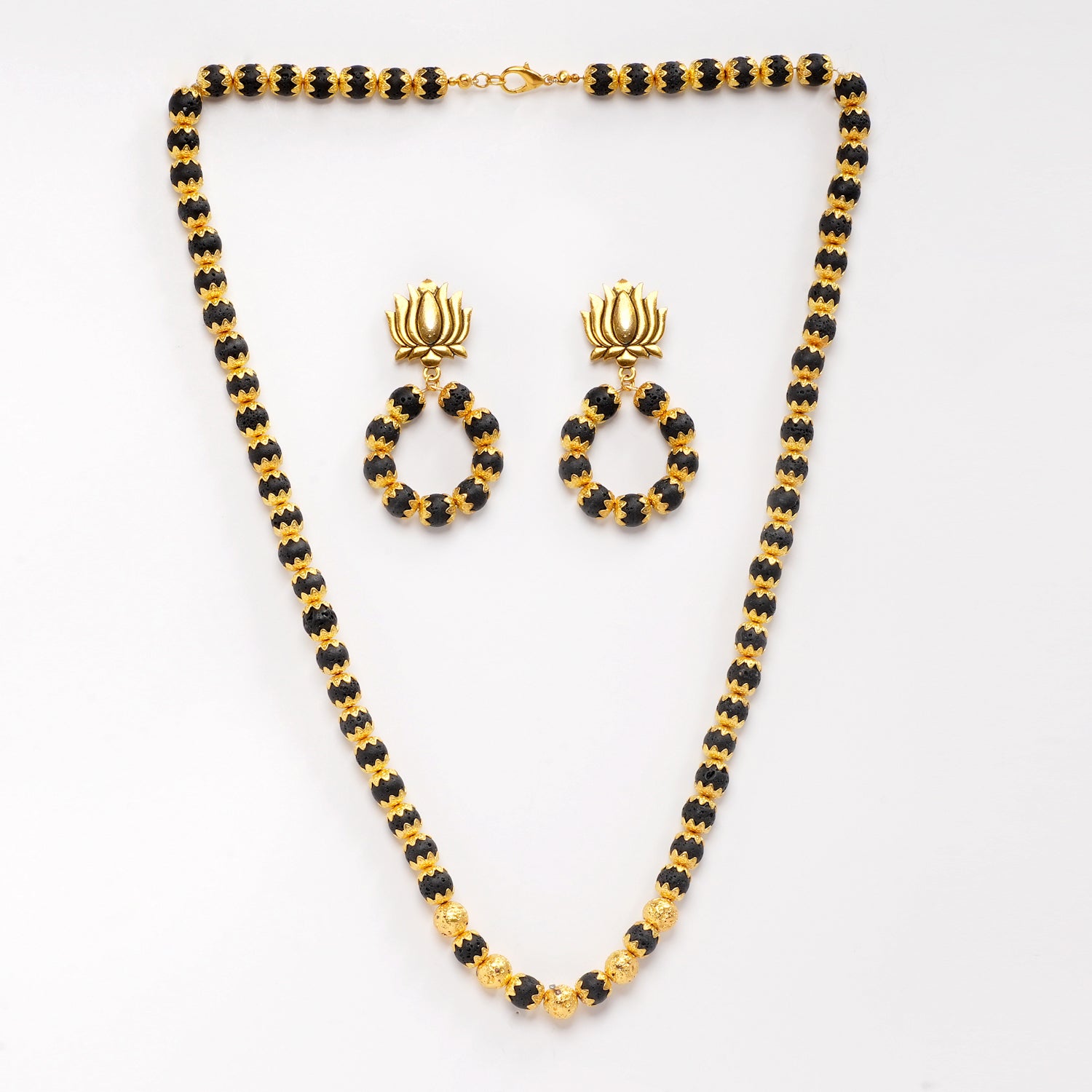 Eykaa LAVA AND GOLDEN LAVA NECKLACE WITH EARRINGS.