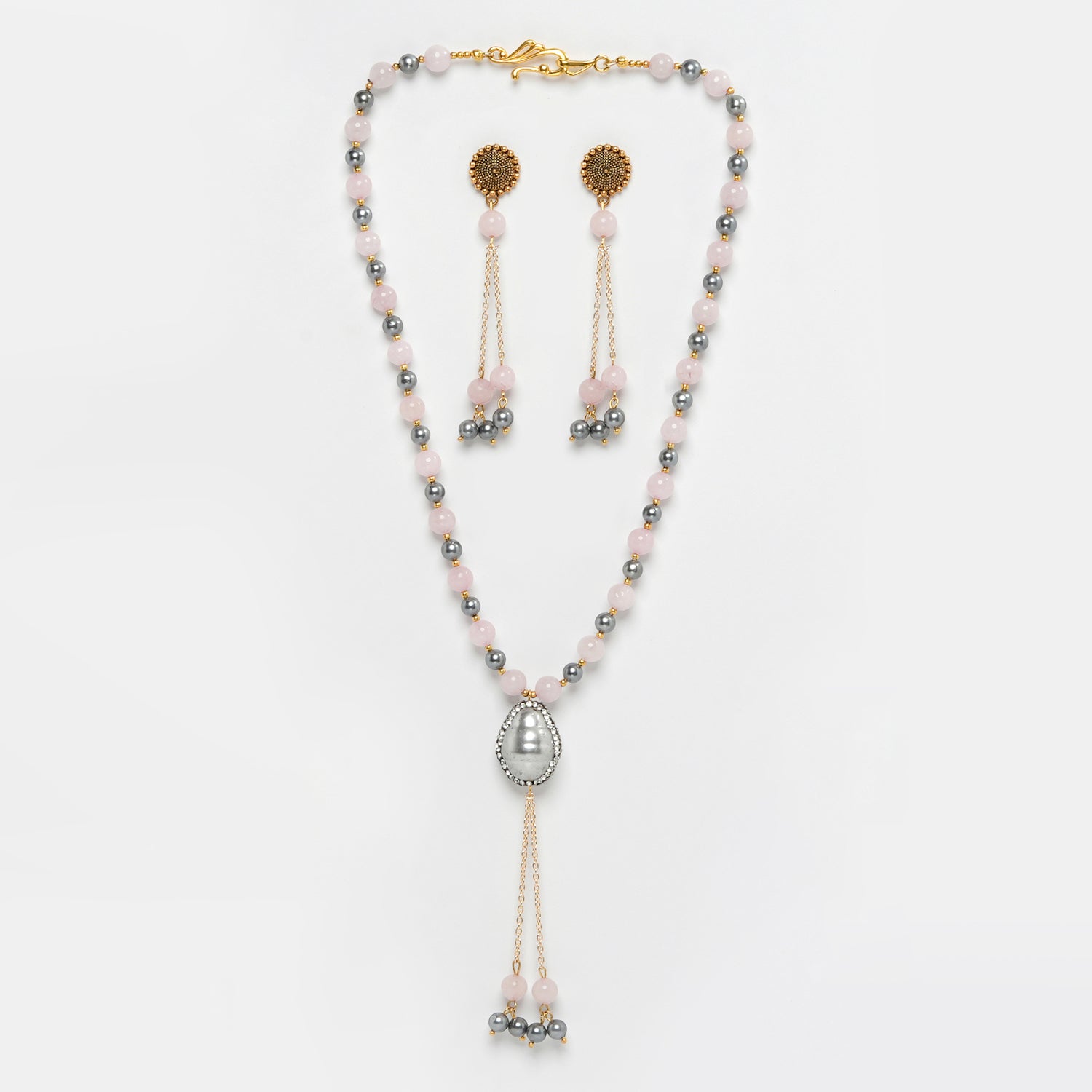 Eykaa Rose Quartz With Shell Pearls And Shell Pearl Necklaces With Earrings On A White Background.