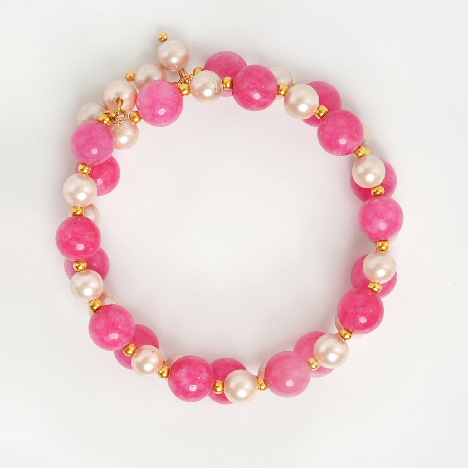  Eykaa Pink Jade With Shell Pearl And Shell Pearl Bracelet On A White Background.