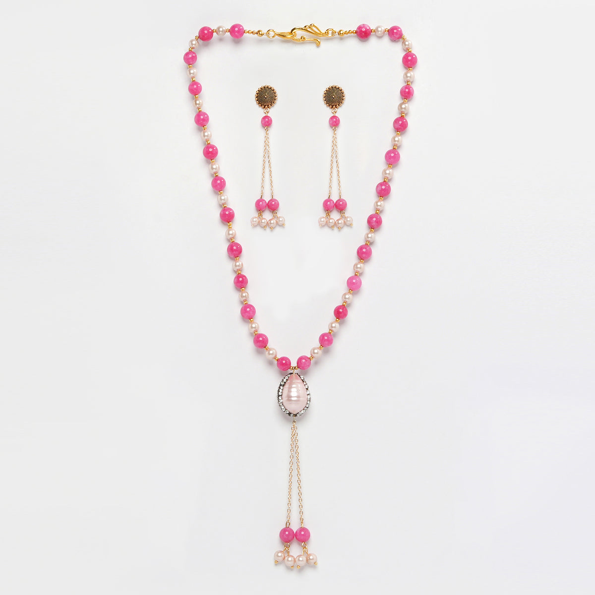 Eykaa Pink Jade With Shell Pearl Necklace With Earrings On A White Background. 