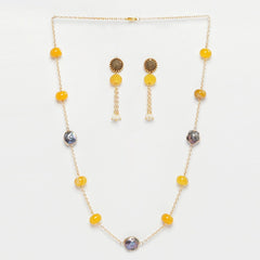 Eykaa Yellow Agate With Freshwater Pearl Necklace And Earrings On A White Background.