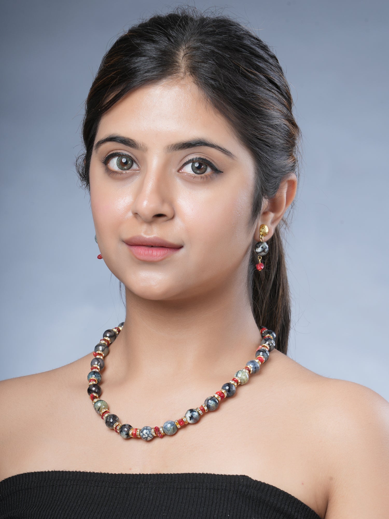 Girl Model Wearing Eykaa Agate With Coral And Golden Diamond Charms Necklace With Earrings.