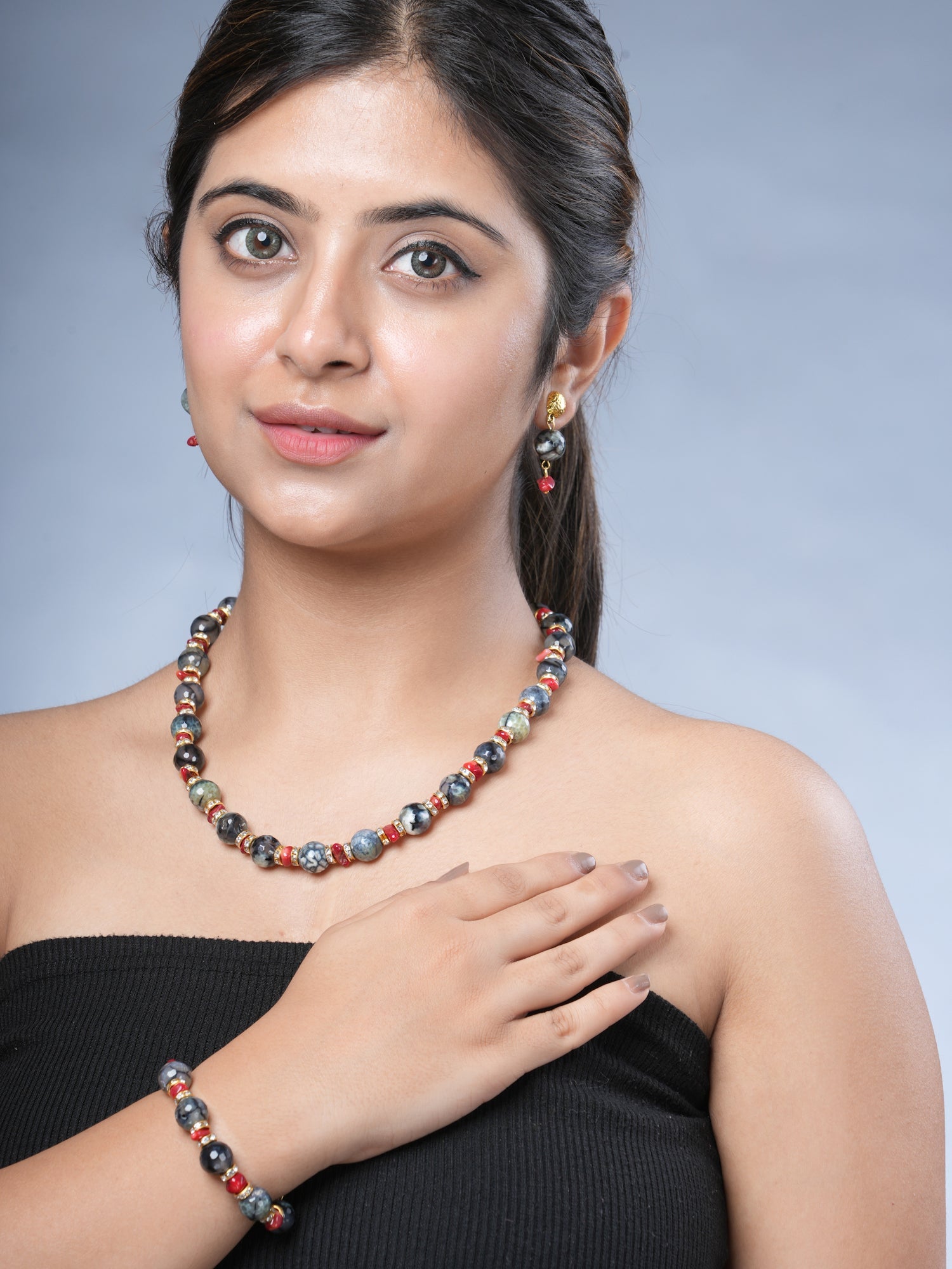 Girl Model Wearing Eykaa Agate With Coral  Necklace With Earrings And A Bracelet. 