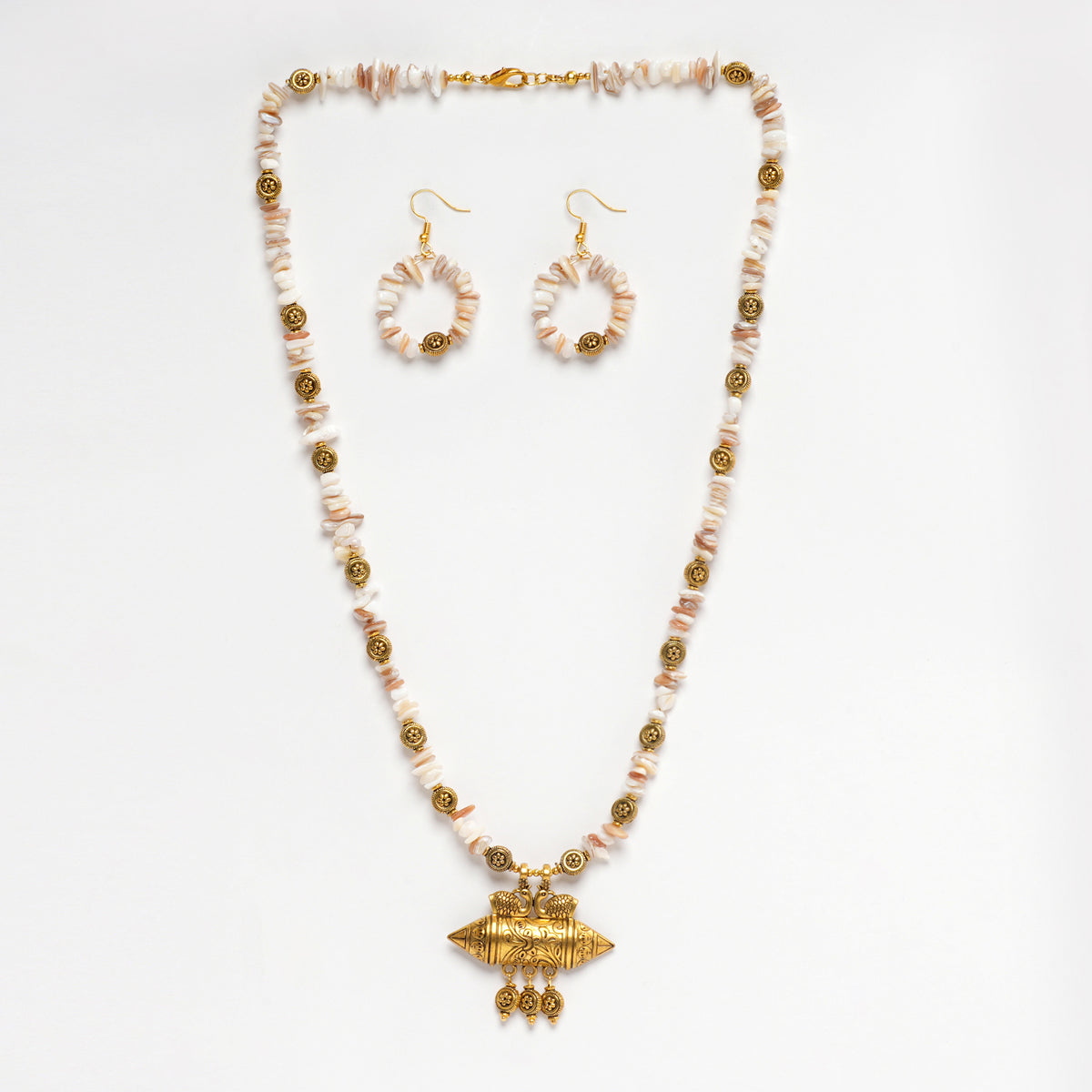 MOTHER OF PEARL WITH GOLDEN PENDANT NECKLACE WITH EARRINGS