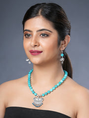 Girl Model Wearing Eykaa Blue Jade With Pendant Necklace  With Earrings.