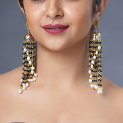 Girl Model Wearing Eykaa Grey Faceted Jade And Fresh Water Pearl Earrings.