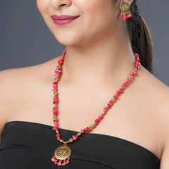 Girl model wearing Eykaa necklace and earrings features red mother of pearl semi precious stone 