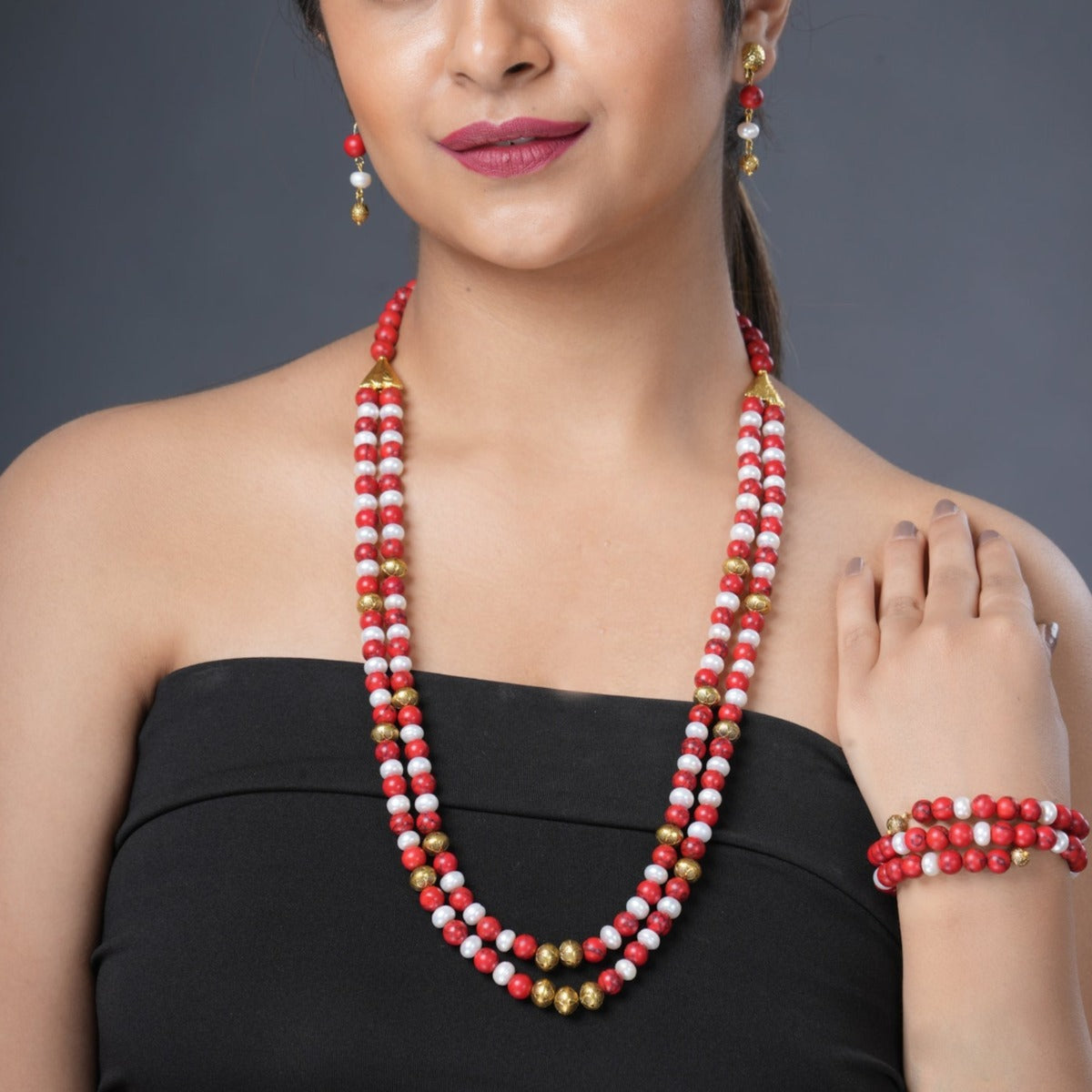 Girl Model Wearing Eykaa Red Howlite And Freshwater Pearl Necklace With Earrings And Bracelet.