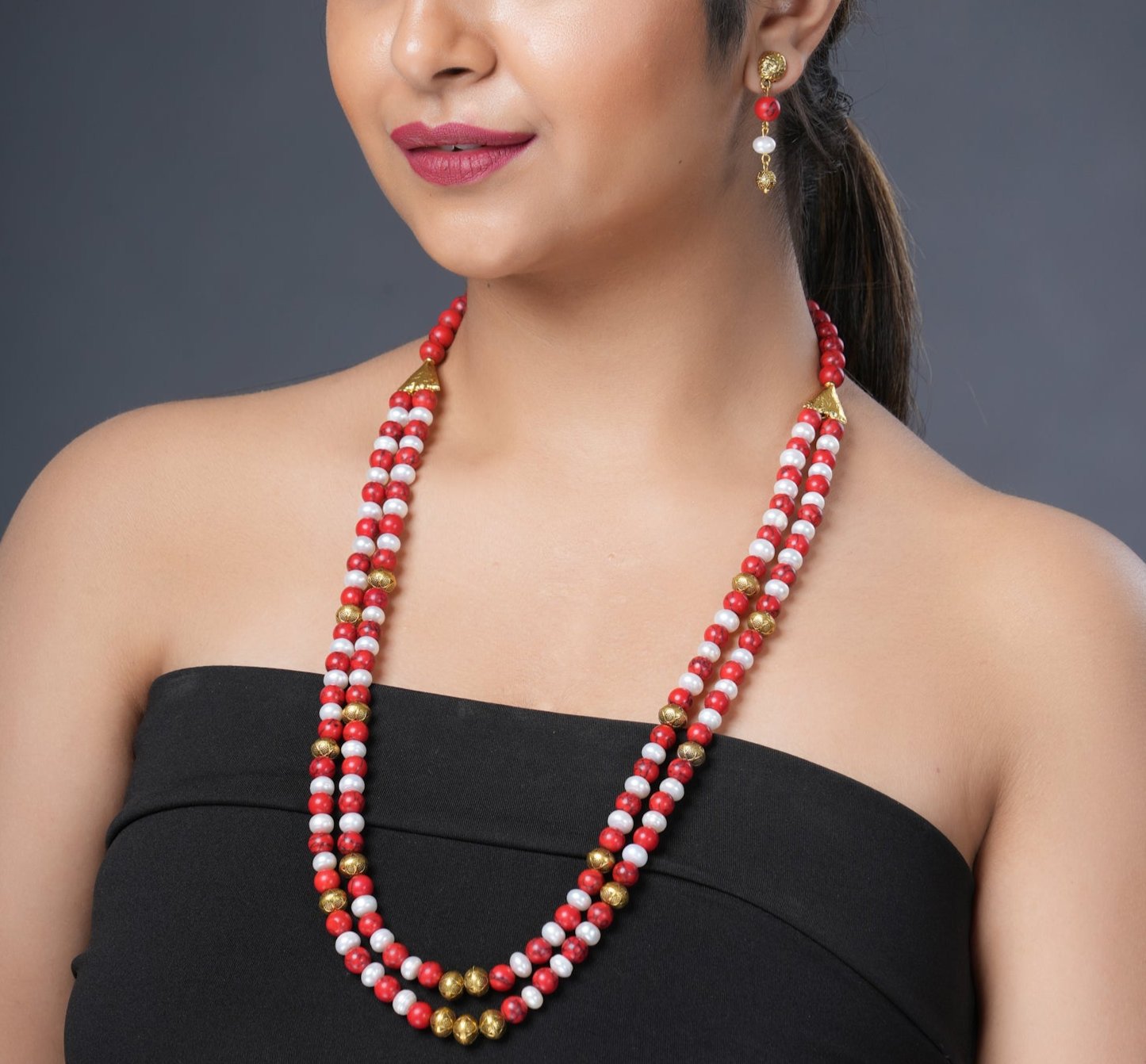 Girl Model Wearing Eykaa Red Howlite And Freshwater Pearl Necklace With Earrings.