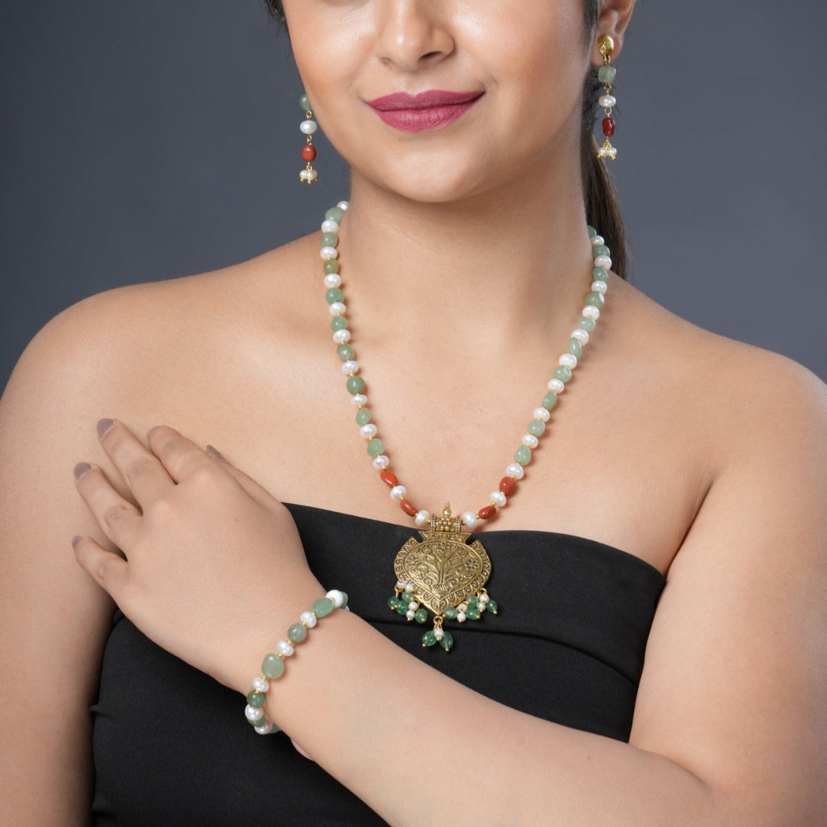  Girl Model Wearing Eykaa Green Aventurine, Golden Hematite With Golden Charms And Shell Pearls Necklace With Earrings And A Bracelet.