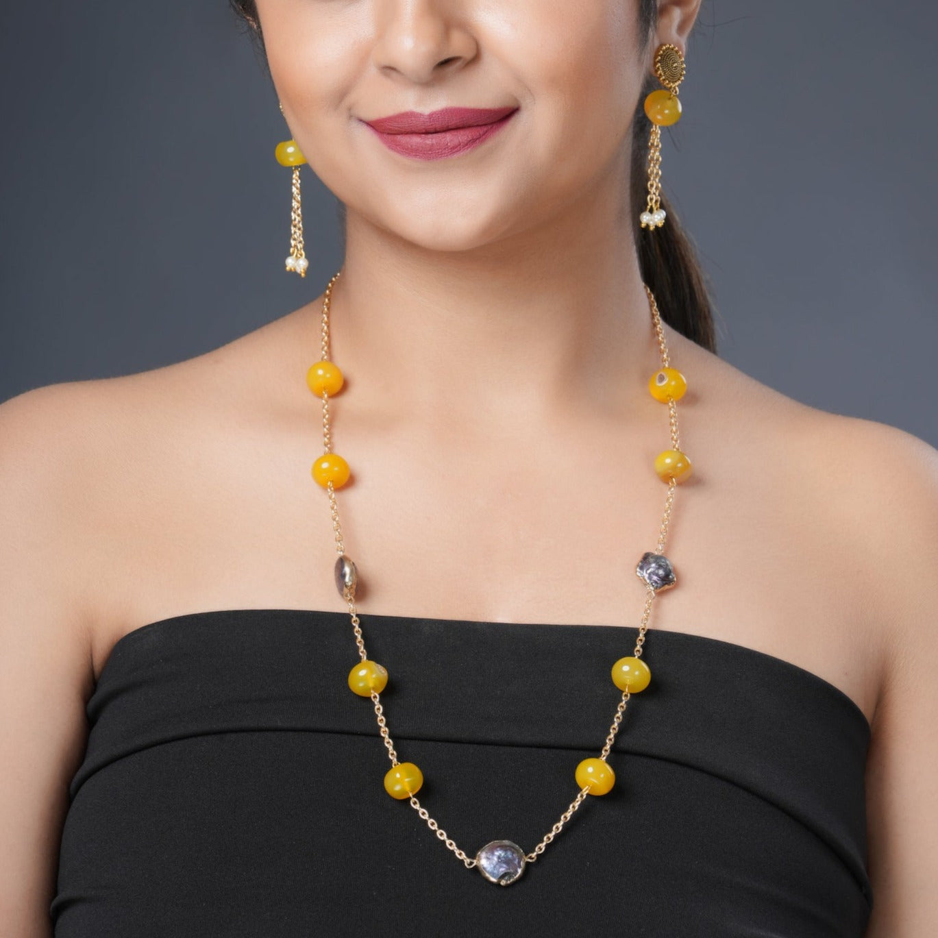 Girl Model Wearing Eykaa Yellow Agate With Freshwater Pearl Necklace And Earrings.