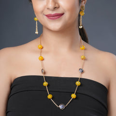 Girl Model Wearing Eykaa Yellow Agate With Freshwater Pearl Necklace And Earrings.