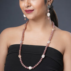 Girl Model Wearing Eykaa Strawberry Quartz and Freshwater Pearl Necklace with Earrings.