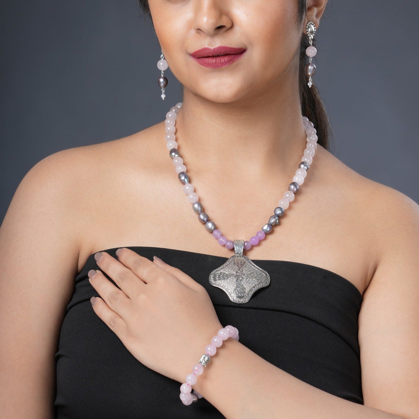 Girl Model Wearing Eykaa Rose Quartz, Jade, And Freshwater Pearl Necklace With Earrings And Bracelet.