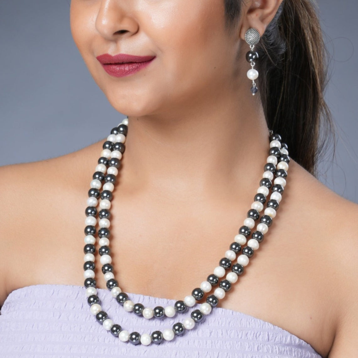 Girl Model Wearing Eykaa Hematite And Freshwater Pearl Necklace With Earrings.