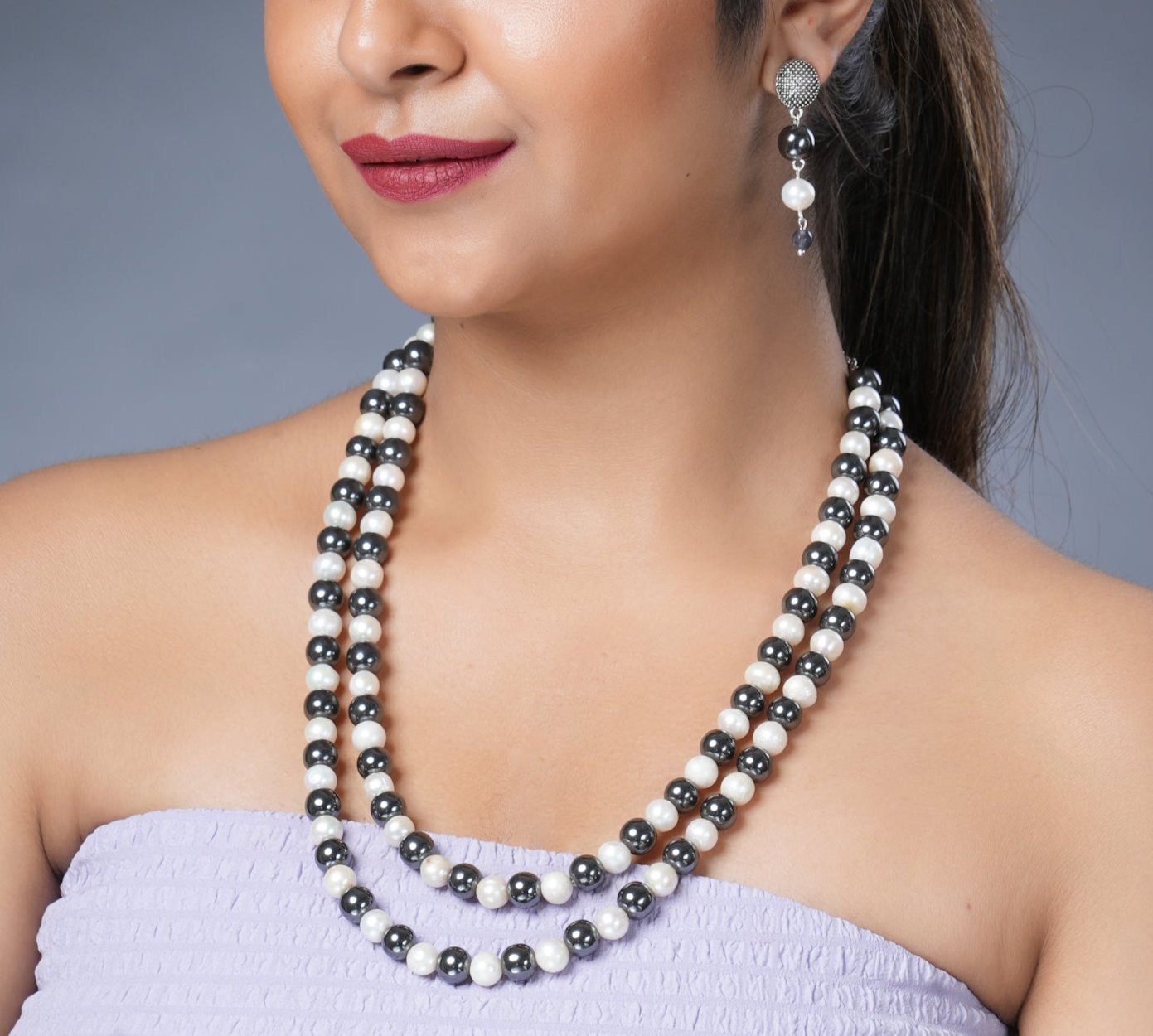 Girl Model Wearing Eykaa Hematite And Freshwater Pearl Necklace With Earrings.