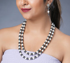 Girl Model Wearing Eykaa Hematite And Freshwater Pearl Necklace With Earrings.