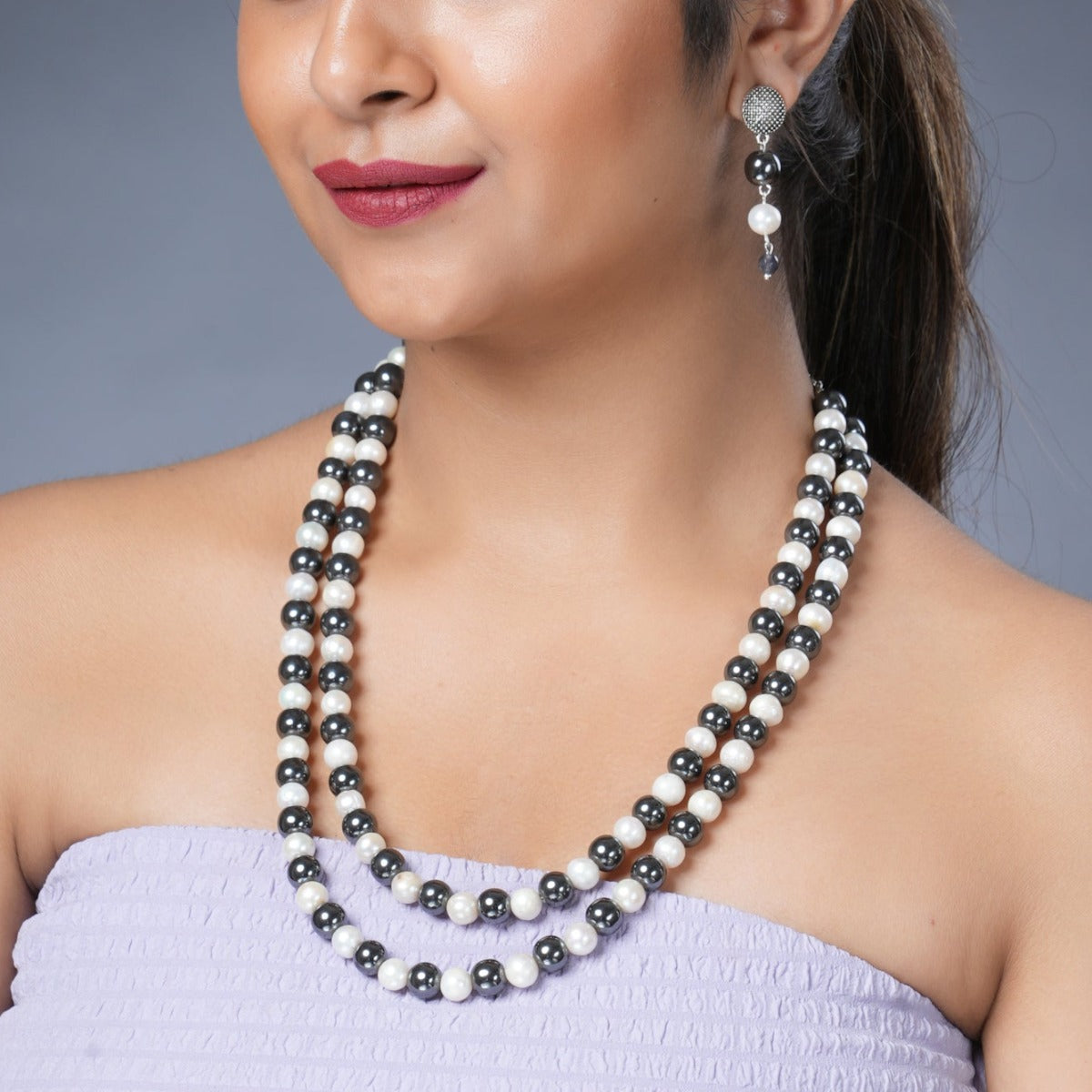 Girl Model Wearing Eykaa Hematite And Freshwater Pearl Necklace With Earrings.