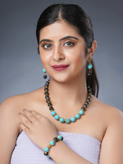 Girl model wearing Eykaa necklace, earrings and bracelet that features EYKAA FIROZA AND LAVA WITH GOLDEN CHARMS 12 MM AND 14 MM BRACELET