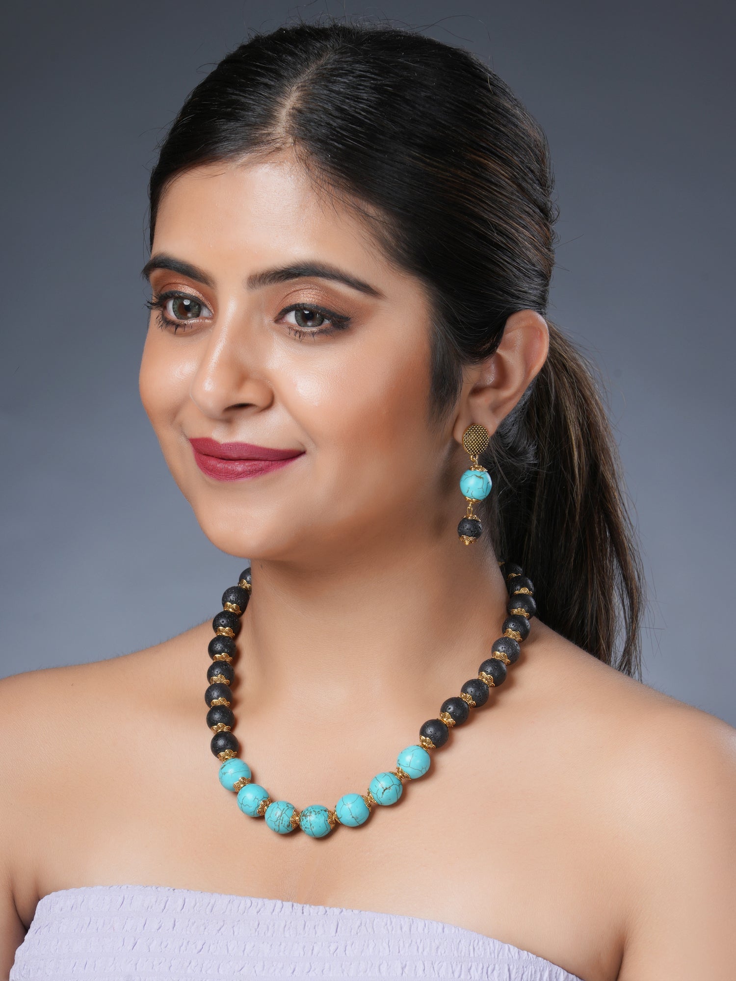 Girl Model Wearing Eykaa Firoza And Lava With Golden Charms Necklace With Earrings.