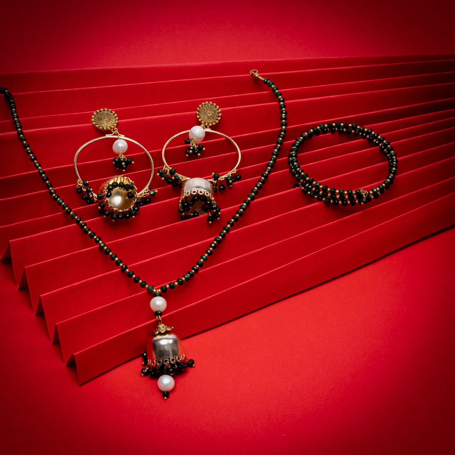 EYKAA GREEN FACETED JADE WITH FRESHWATER PEARL PENDANT WITH GOLDEN BEADS NECKLACE AND EARRINGS IN BALI PATTERN