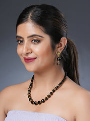 Girl model wearing Eykaa necklace and earrings featuring black tourmaline, black onyx and hakik semi precious stone.

Eykaa
stone jewellery
womens jewellery
earing for women
bracelet for women
necklace for women
jewellery stores