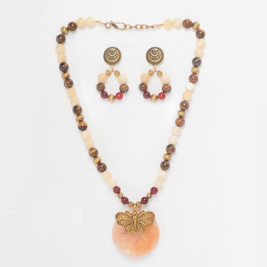 Eykaa Tiger Eye, Yellow Calcite, Red Onyx Necklace And Earrings With Yellow Aventurine Pendant On A White Background.