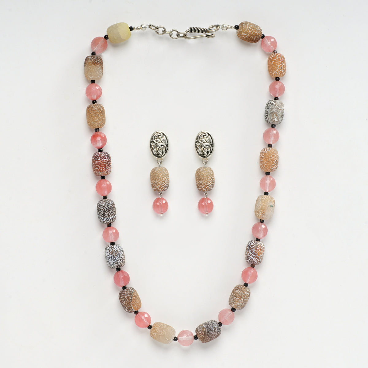 Eykaa CHERRY QUARTZ WITH AGATE AND BLACK ONYX BEADS NECKLACE