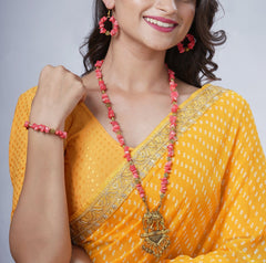 Eykaa Heavenly Essence: Uncut Coral Necklace With Earrings Set